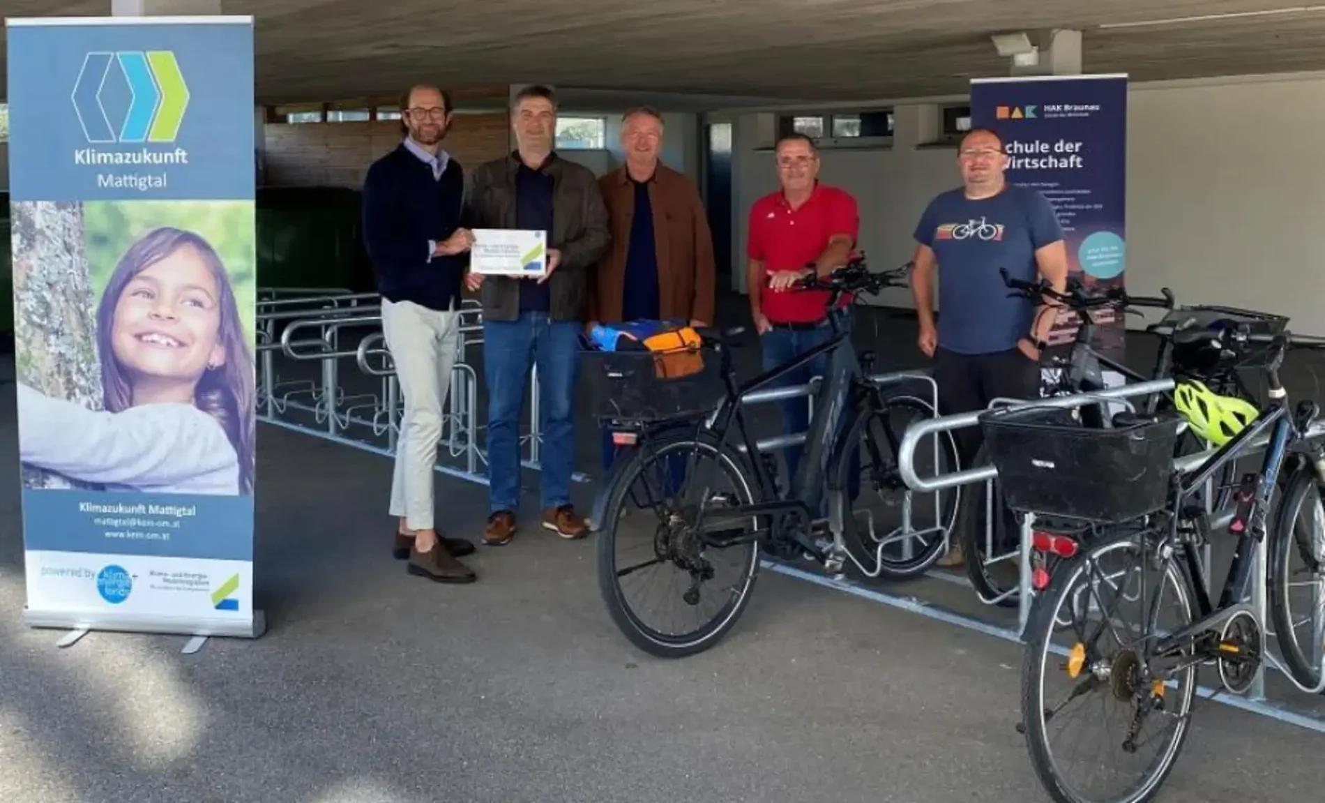 Mit dem Rad zur Schule – neue Fahrradabstellanlage an der HAK Braunau