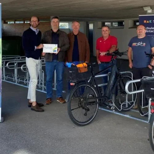 Mit dem Rad zur Schule – neue Fahrradabstellanlage an der HAK Braunau