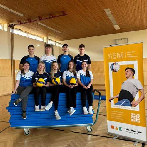 Pritschen, Baggern und Jubeln: Braunauer Schulen lieferten sich packendes Volleyball-Match